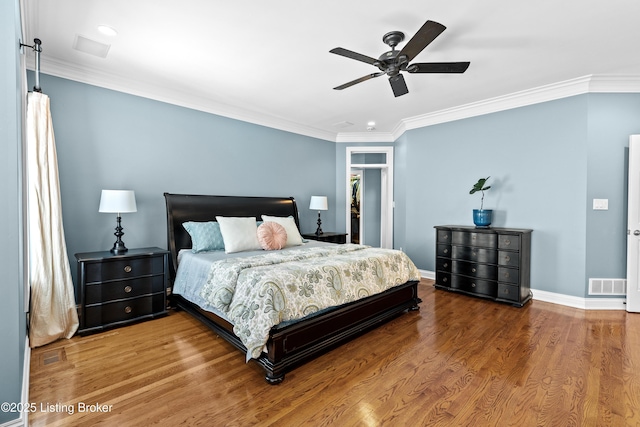 3111 Ridgemoor Ct, Prospect, KY 40059 - bedroom with wood finished floors, crown molding, and ceiling fan