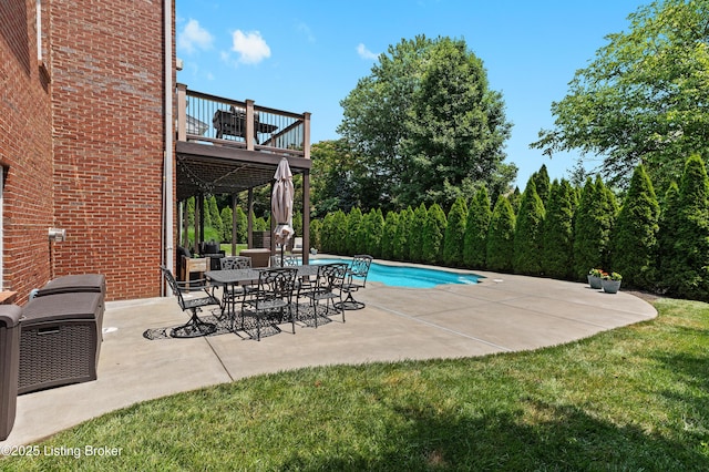 3111 Ridgemoor Ct, Prospect, KY 40059 - view of swimming pool with a patio and a lawn