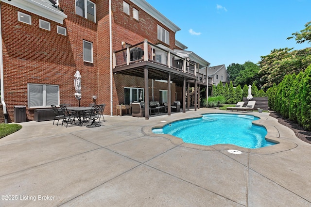 3111 Ridgemoor Ct, Prospect, KY 40059 - swimming pool with a patio area