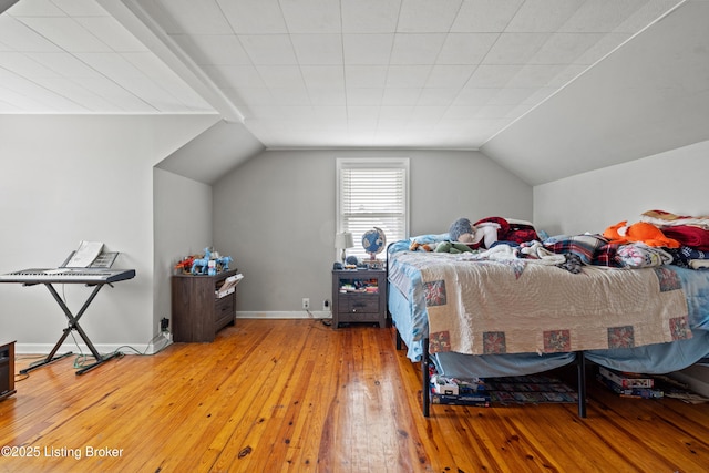 908 Chestnut Ave, Frankfort, KY 40601 - bedroom with light wood-style floors and lofted ceiling
