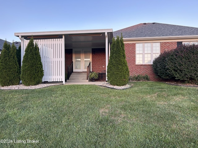 105 Waverly Dr, Bardstown, KY 40004 - view of front of house featuring brick siding, a front yard, and a shingled roof
