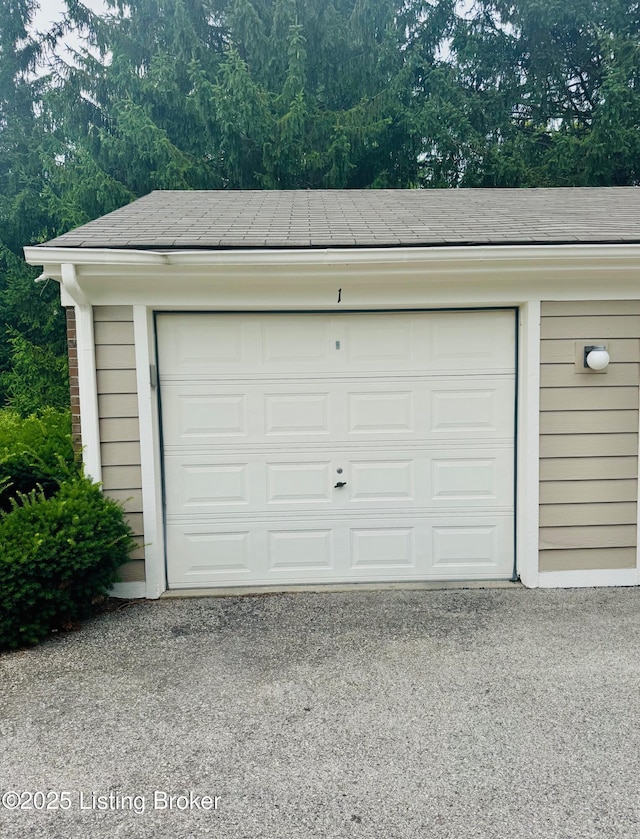 10500 Mcmeekin Ln Unit 208, Louisville, KY 40223 - detached garage with driveway