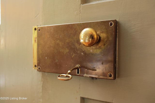 2406 Tucker Station Rd, Louisville, KY 40299 - detailed view