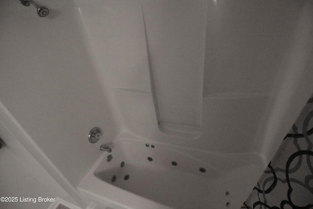 105 Wayne Way, Radcliff, KY 40160 - full bath featuring a combined bath / shower with jetted tub