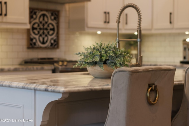 6331 Mistflower Cir, Prospect, KY 40059 - kitchen featuring backsplash, white cabinets, and light countertops
