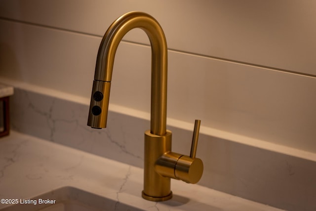 6331 Mistflower Cir, Prospect, KY 40059 - detailed view of backsplash