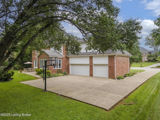 7005 New Bern Ct, Prospect, KY 40059 - view of front of house with brick siding, concrete driveway, and a front yard