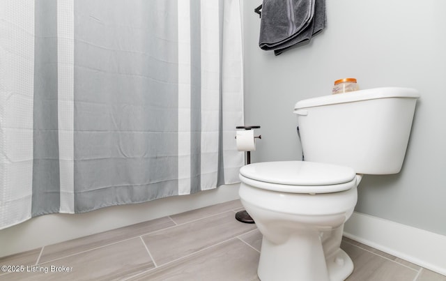 121 Liam Ct, Shepherdsville, KY 40165 - full bathroom featuring toilet and shower / tub combo