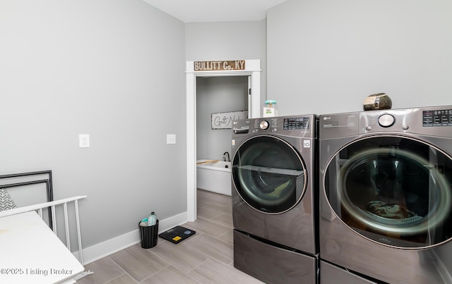121 Liam Ct, Shepherdsville, KY 40165 - laundry area with washing machine and clothes dryer and baseboards