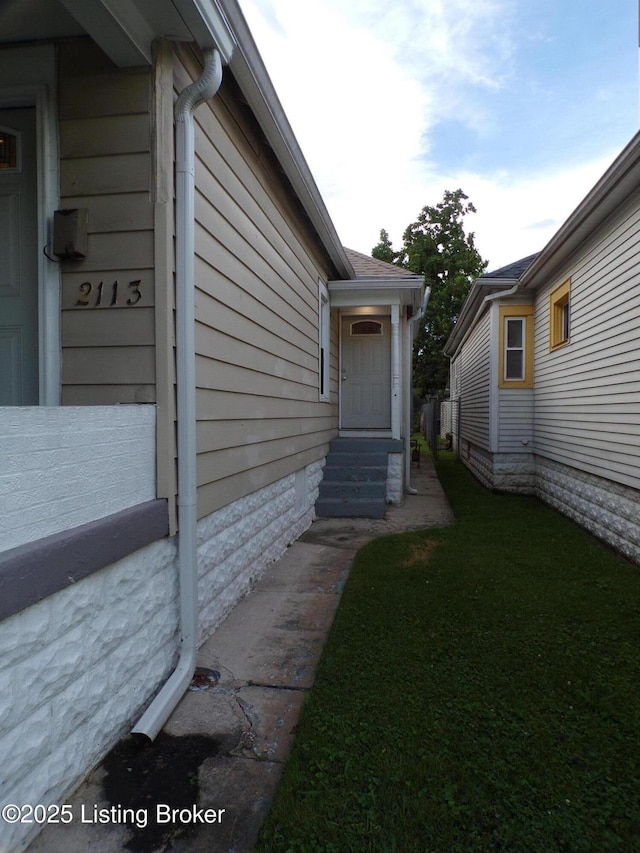 2113 Dumesnil St, Louisville, KY 40210 - entrance to property