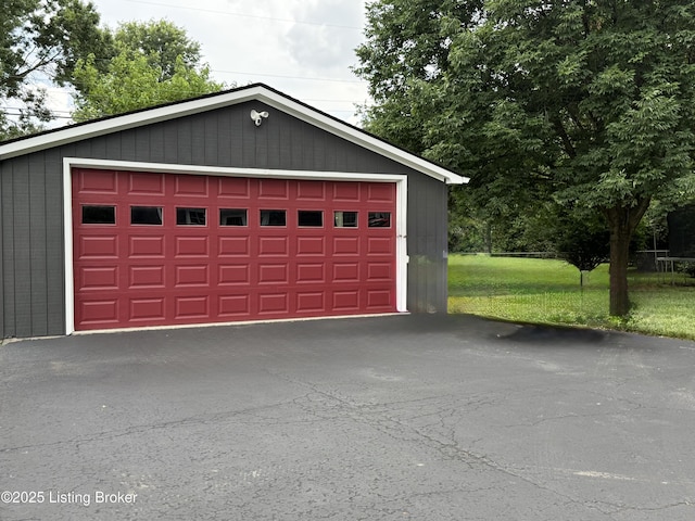 7206 Arrowwood Rd, Louisville, KY 40222 - view of detached garage
