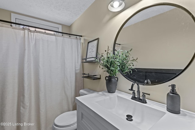 508 Auburn Oaks Dr, Louisville, KY 40214 - bathroom featuring vanity, a textured ceiling, and curtained shower