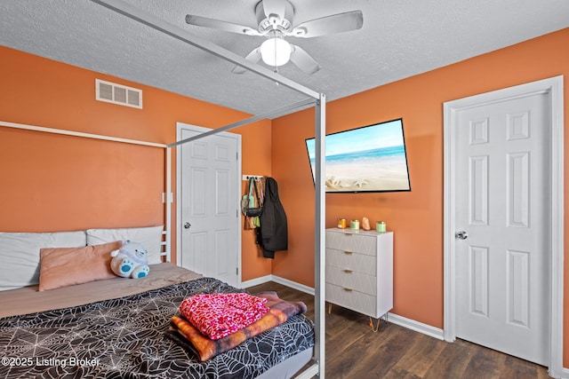 508 Auburn Oaks Dr, Louisville, KY 40214 - bedroom featuring wood finished floors, a textured ceiling, and a ceiling fan