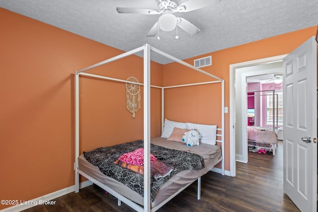 508 Auburn Oaks Dr, Louisville, KY 40214 - bedroom with wood finished floors, a textured ceiling, and ceiling fan