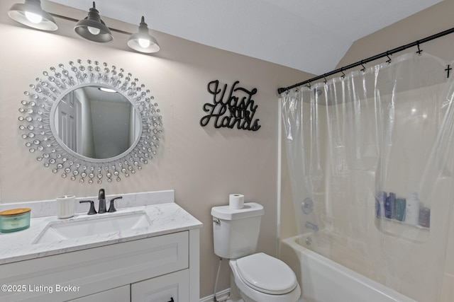 508 Auburn Oaks Dr, Louisville, KY 40214 - full bath with vanity, lofted ceiling, and shower / tub combo with curtain