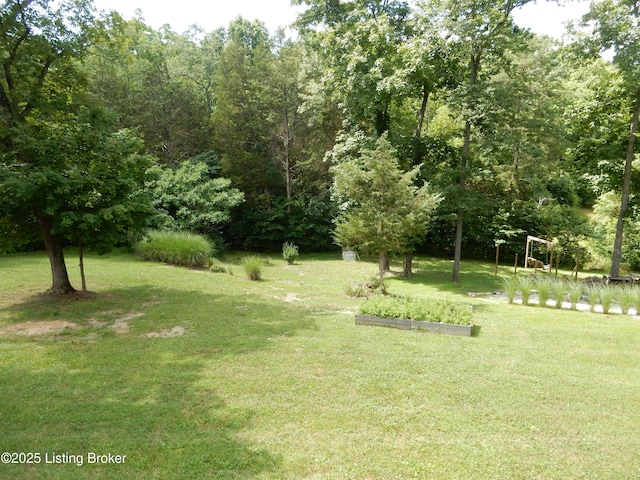 193 Pare Ct, Shepherdsville, KY 40165 - view of green lawn