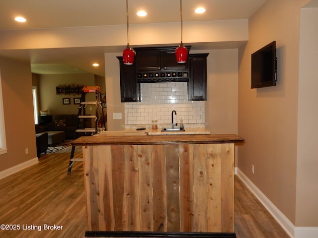 193 Pare Ct, Shepherdsville, KY 40165 - indoor wet bar with dark wood-style flooring, tasteful backsplash, pendant lighting, and recessed lighting
