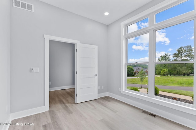7103 Star Barn Ln, Crestwood, KY 40014 - unfurnished room featuring light wood finished floors and recessed lighting