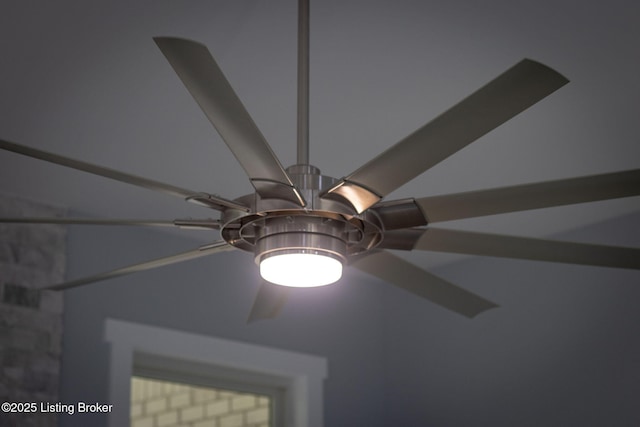 7103 Star Barn Ln, Crestwood, KY 40014 - detailed view of ceiling fan