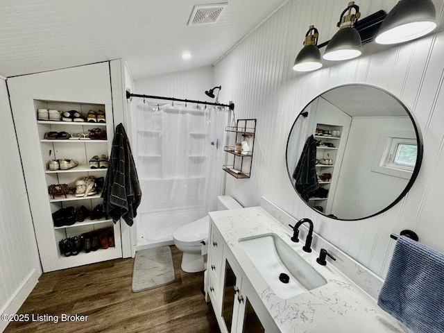 9068 Mackville Rd, Springfield, KY 40069 - full bath with wood finished floors, vaulted ceiling, vanity, and a shower with curtain