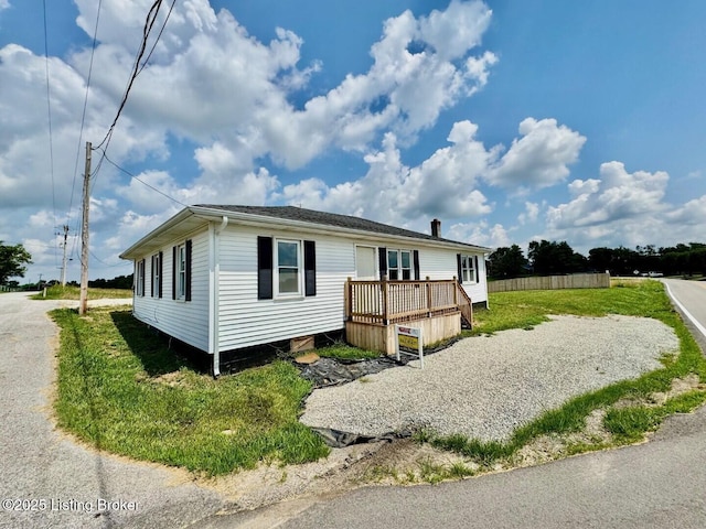 6234 Mackville Rd, Springfield, KY 40069 - view of front of home with a wooden deck