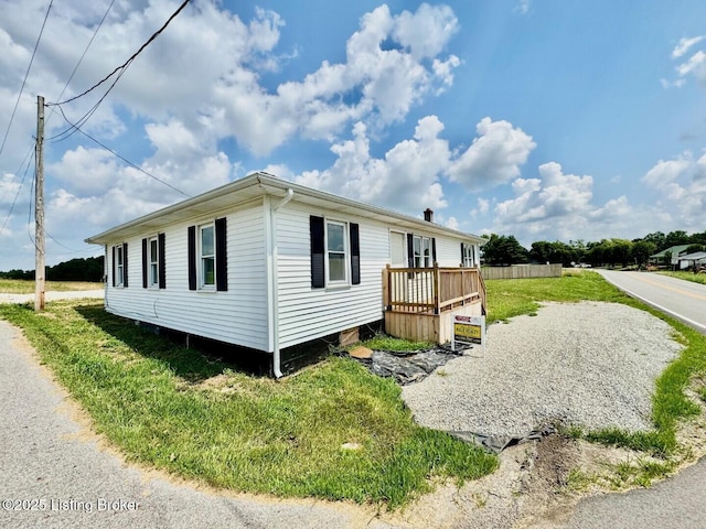 6234 Mackville Rd, Springfield, KY 40069 - view of side of home with a wooden deck