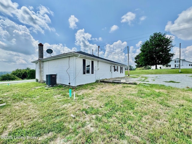 6234 Mackville Rd, Springfield, KY 40069 - view of side of property with a chimney and a yard