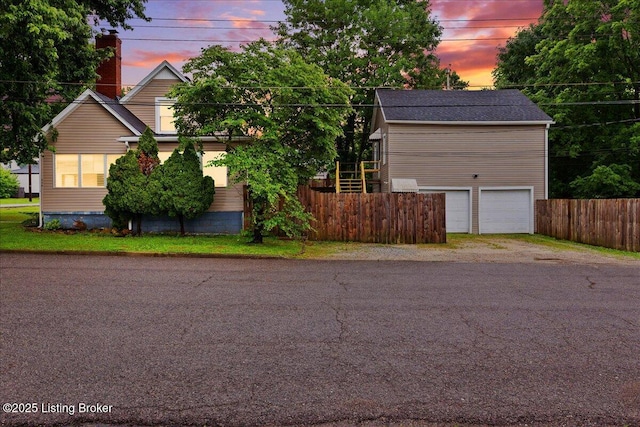 428 Pennsylvania Ave, Elizabethtown, KY 42701 - view of front of property featuring asphalt driveway and an attached garage
