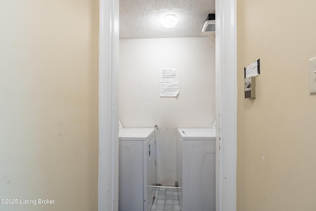 4116 Stoneview Dr Unit 1, Louisville, KY 40207 - laundry room with washing machine and dryer and a textured ceiling