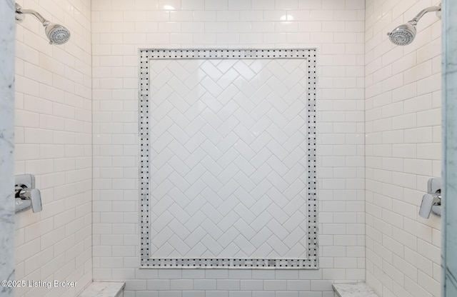1860 Alfresco Pl, Louisville, KY 40205 - bathroom featuring a tile shower
