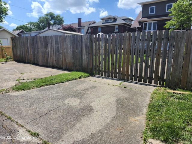 1860 Alfresco Pl, Louisville, KY 40205 - view of gate