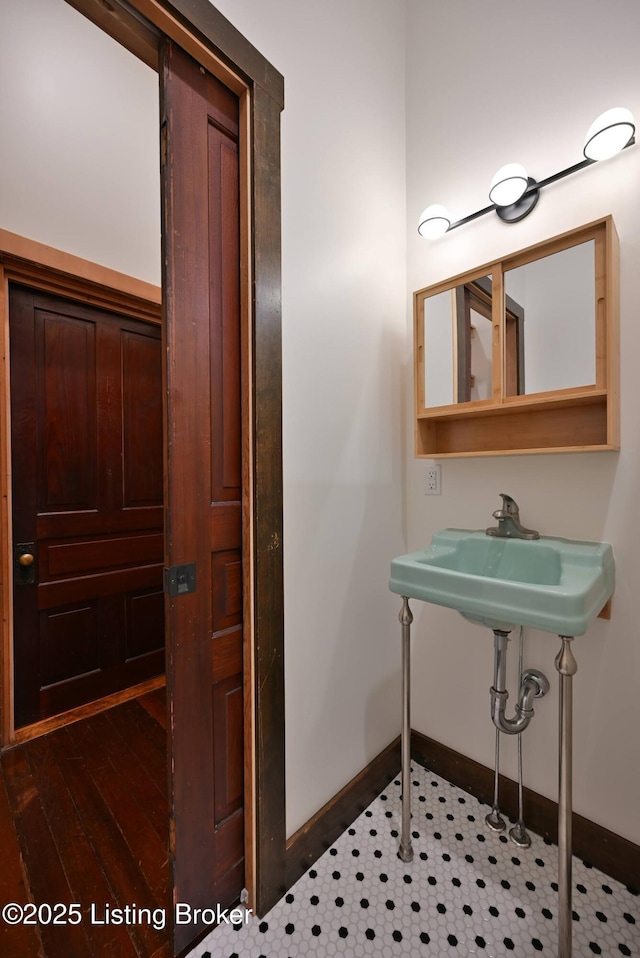 1819 Eastern Pkwy, Louisville, KY 40204 - bathroom with baseboards