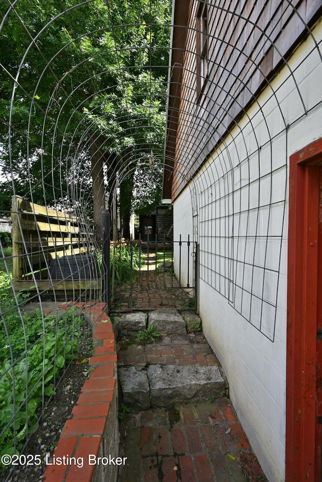 1819 Eastern Pkwy, Louisville, KY 40204 - view of side of property