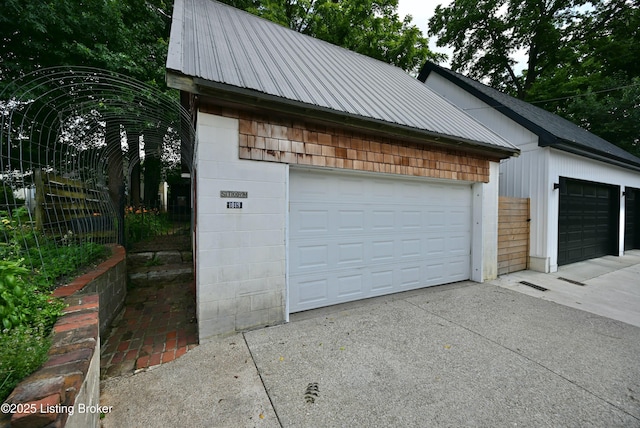 1819 Eastern Pkwy, Louisville, KY 40204 - view of detached garage