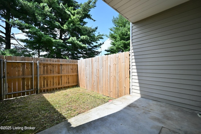 8705 Clover Ct, Louisville, KY 40242 - view of yard with a patio