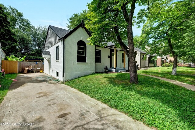 2620 Algonquin Pkwy, Louisville, KY 40210 - view of front of home featuring brick siding and concrete driveway