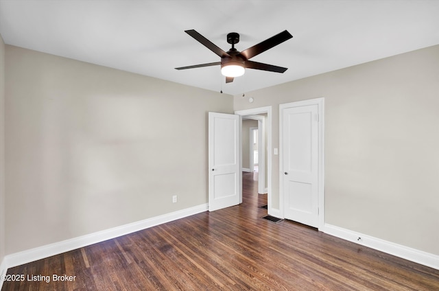 2620 Algonquin Pkwy, Louisville, KY 40210 - unfurnished bedroom with dark wood-style floors, a ceiling fan, and a closet