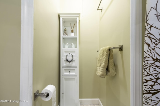 10703 Cedar Creek Rd, Louisville, KY 40229 - bathroom with baseboards