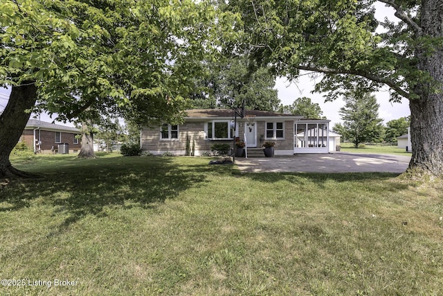 10703 Cedar Creek Rd, Louisville, KY 40229 - ranch-style house with a front yard