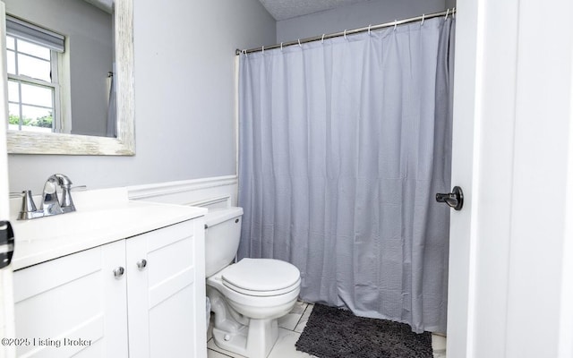 551 Tindale Dr, Taylorsville, KY 40071 - bathroom featuring vanity, wainscoting, and a shower with curtain