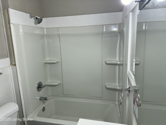 1851 Date St, Louisville, KY 40210 - full bath with toilet and washtub / shower combination