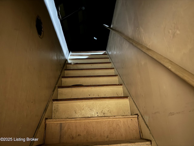 1851 Date St, Louisville, KY 40210 - view of stairs