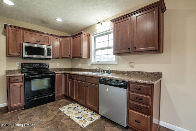 128 Boone Trce, Radcliff, KY 40160 - kitchen featuring appliances with stainless steel finishes, a textured ceiling, dark countertops, and recessed lighting