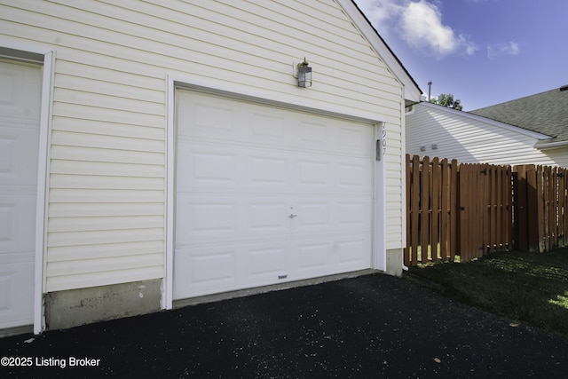 7907 Moss Green Way, Louisville, KY 40291 - photo 35