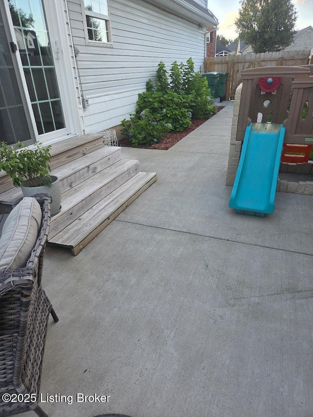 6911 Caitlynn Way, Louisville, KY 40229 - view of patio / terrace with entry steps