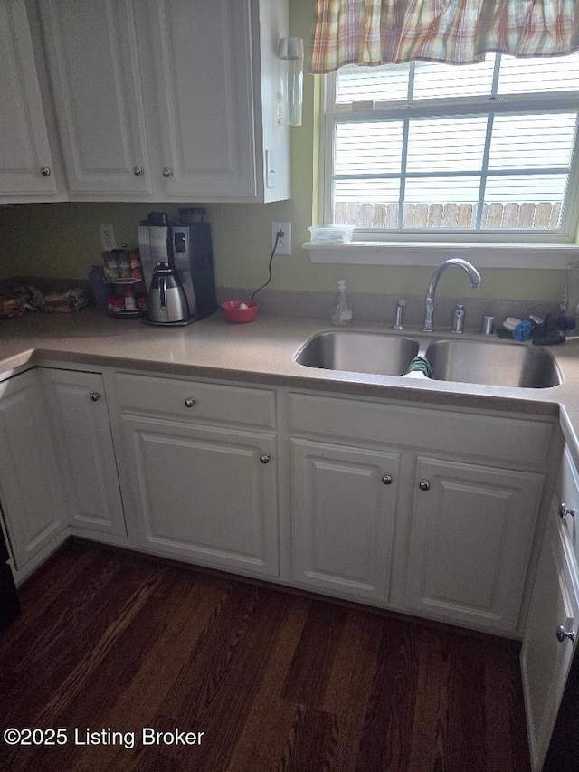 6911 Caitlynn Way, Louisville, KY 40229 - kitchen with white cabinets and light countertops