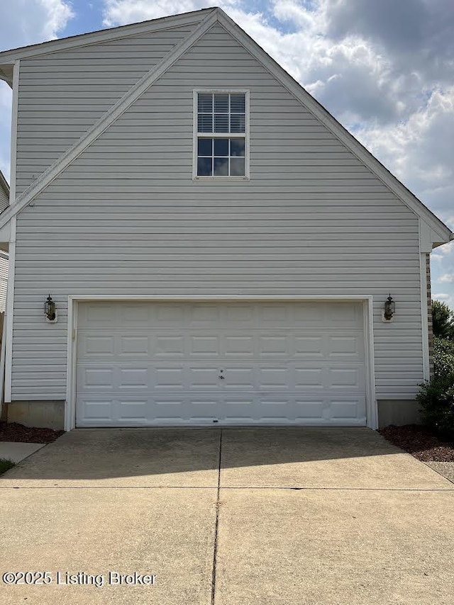 6911 Caitlynn Way, Louisville, KY 40229 - garage featuring driveway