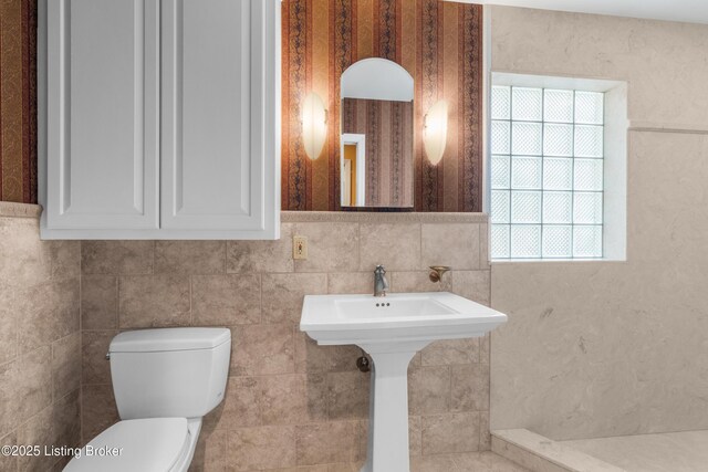 3012 Hayfield Dr, Louisville, KY 40205 - bathroom with toilet and a sink