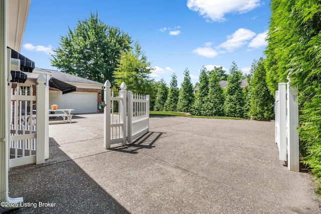 3012 Hayfield Dr, Louisville, KY 40205 - view of patio / terrace