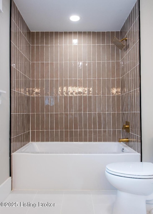 412 Gwendolyn St, Louisville, KY 40203 - full bathroom featuring washtub / shower combination and recessed lighting